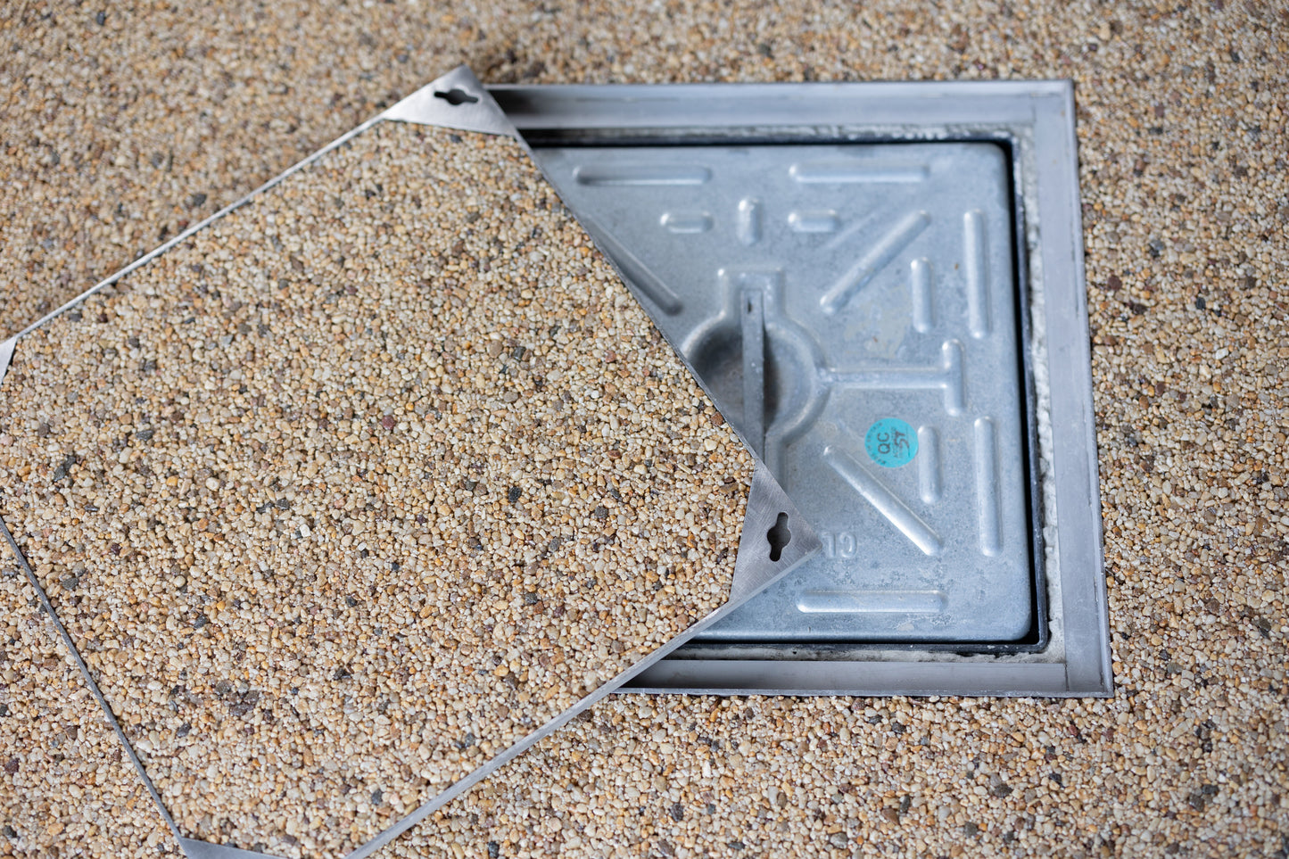 Recessed manhole covers